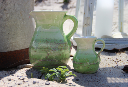 Grønne kander i sandet | Casa Jada